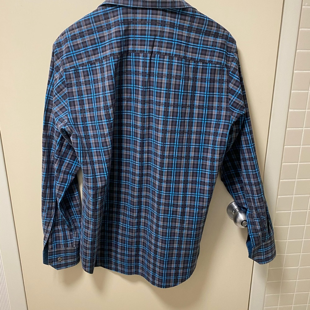 Bugatchi Button Up - Size M - Picture 3 of 3
